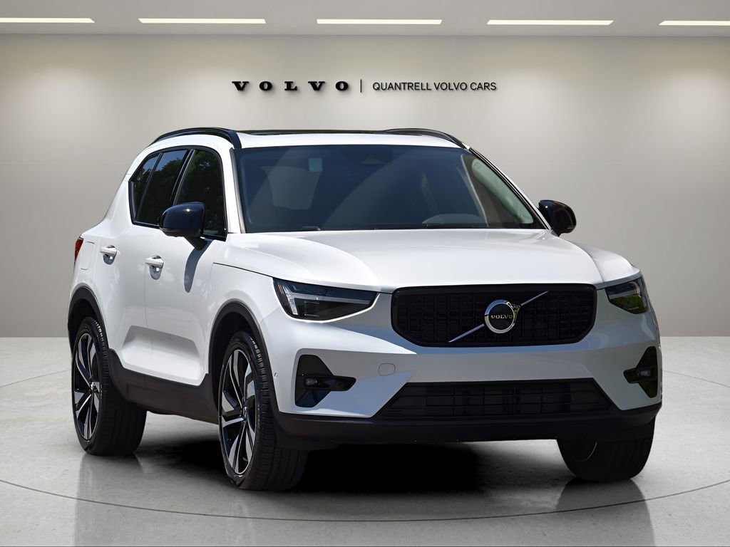 Used 2025 Volvo XC40 B5 Plus w/ Protection Package Premier image 2
