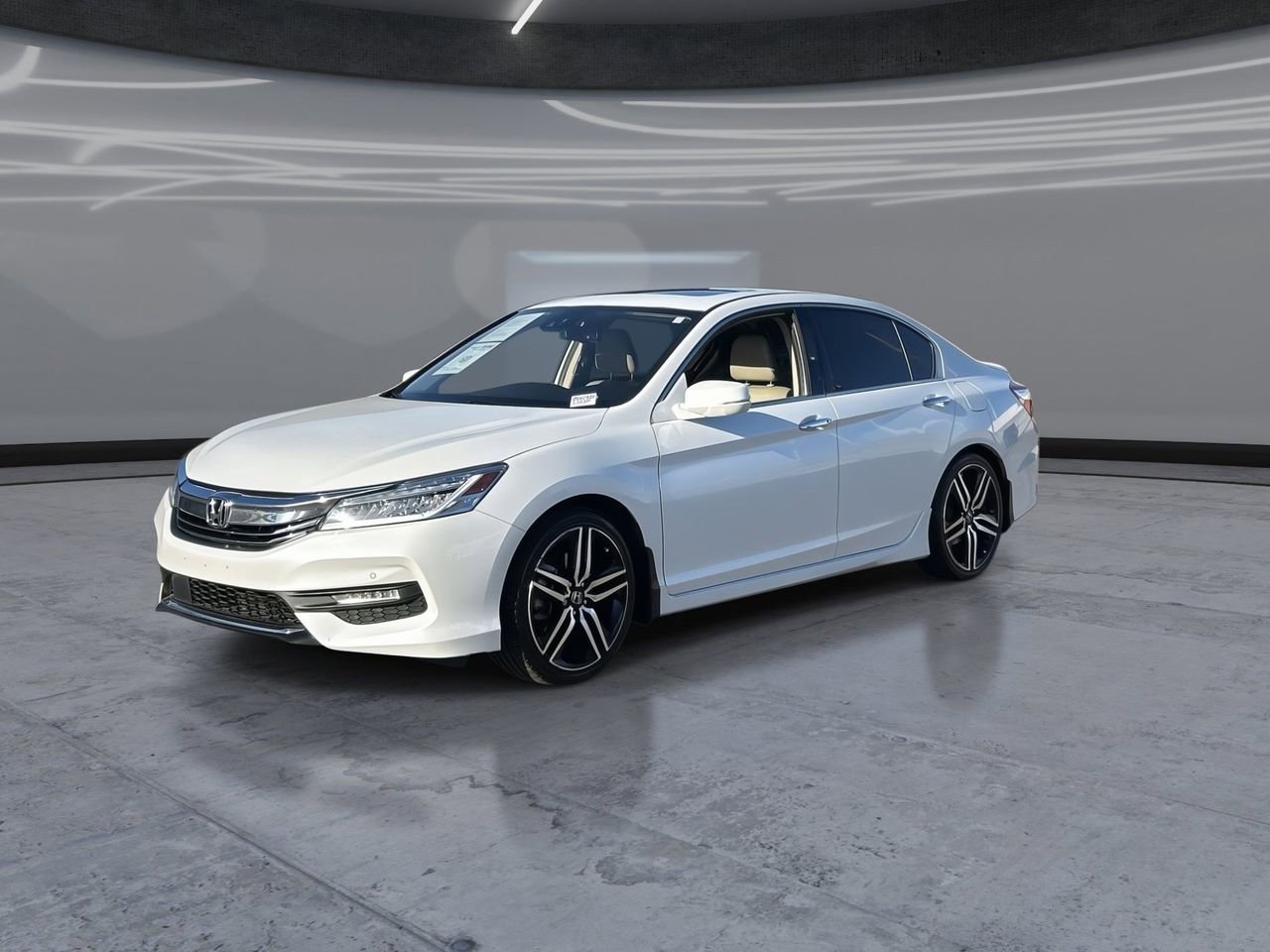Used 2017 Honda Accord Touring image 3