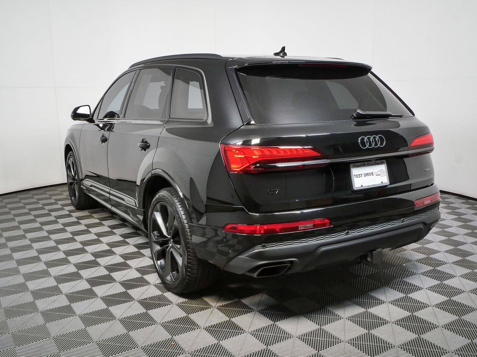Used 2025 Audi Q7 3.0T Premium Plus AWD/4WD image 30