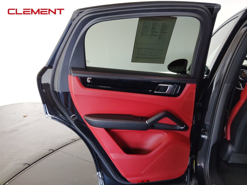 Used 2022 Porsche Cayenne S image 30