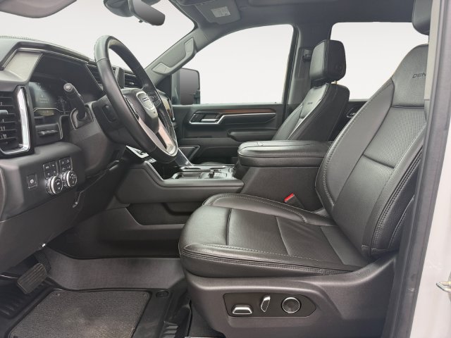 Used 2024 GMC Sierra 3500 Denali w/ Denali Reserve Package AWD/4WD image 12