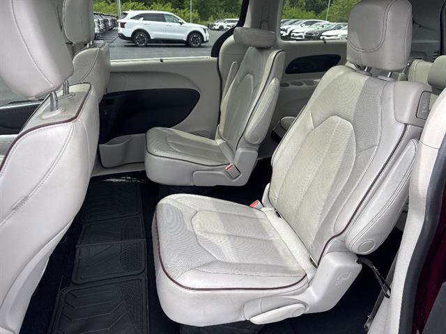 Used 2020 Chrysler Pacifica Limited FWD image 16