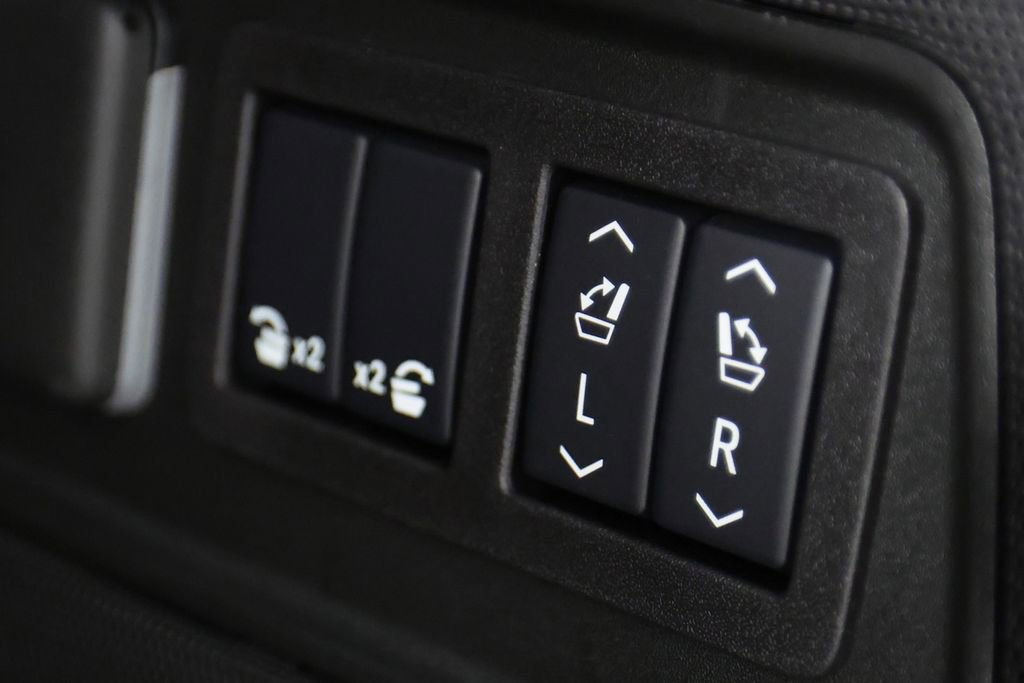 Used 2026 Cadillac Escalade V w/ LPO, ONYX Package image 14