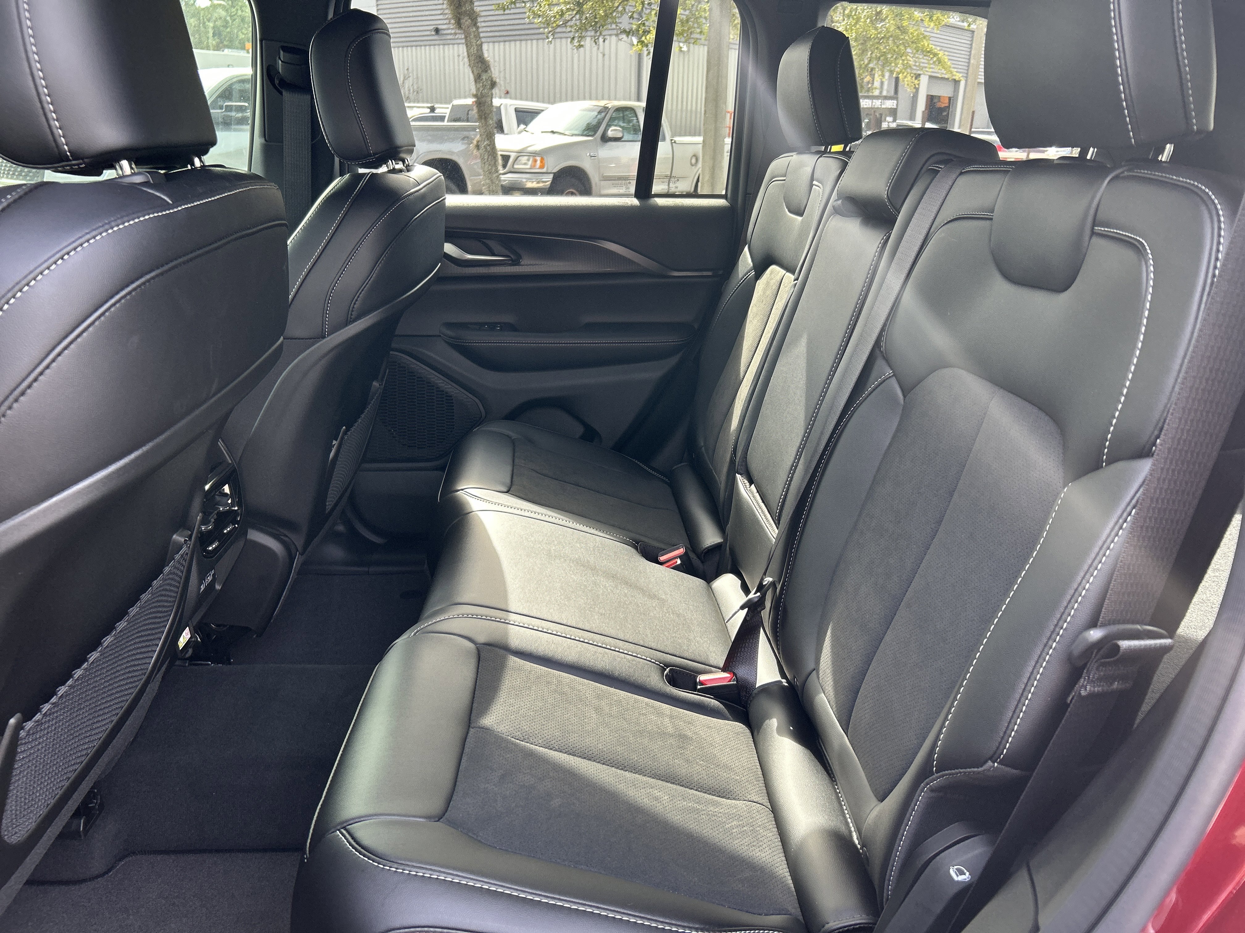 New 2025 Jeep Grand Cherokee Altitude image 55