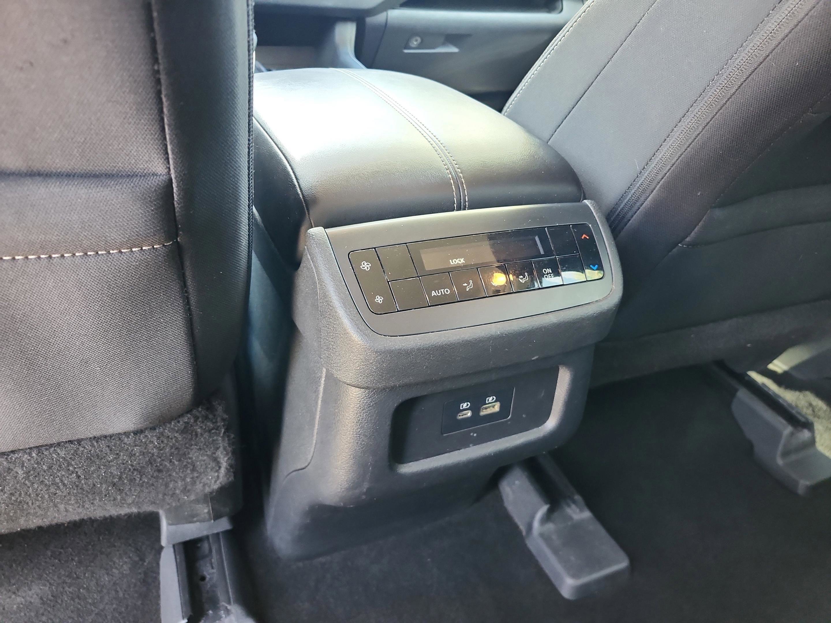 Used 2023 Nissan Pathfinder SV image 19