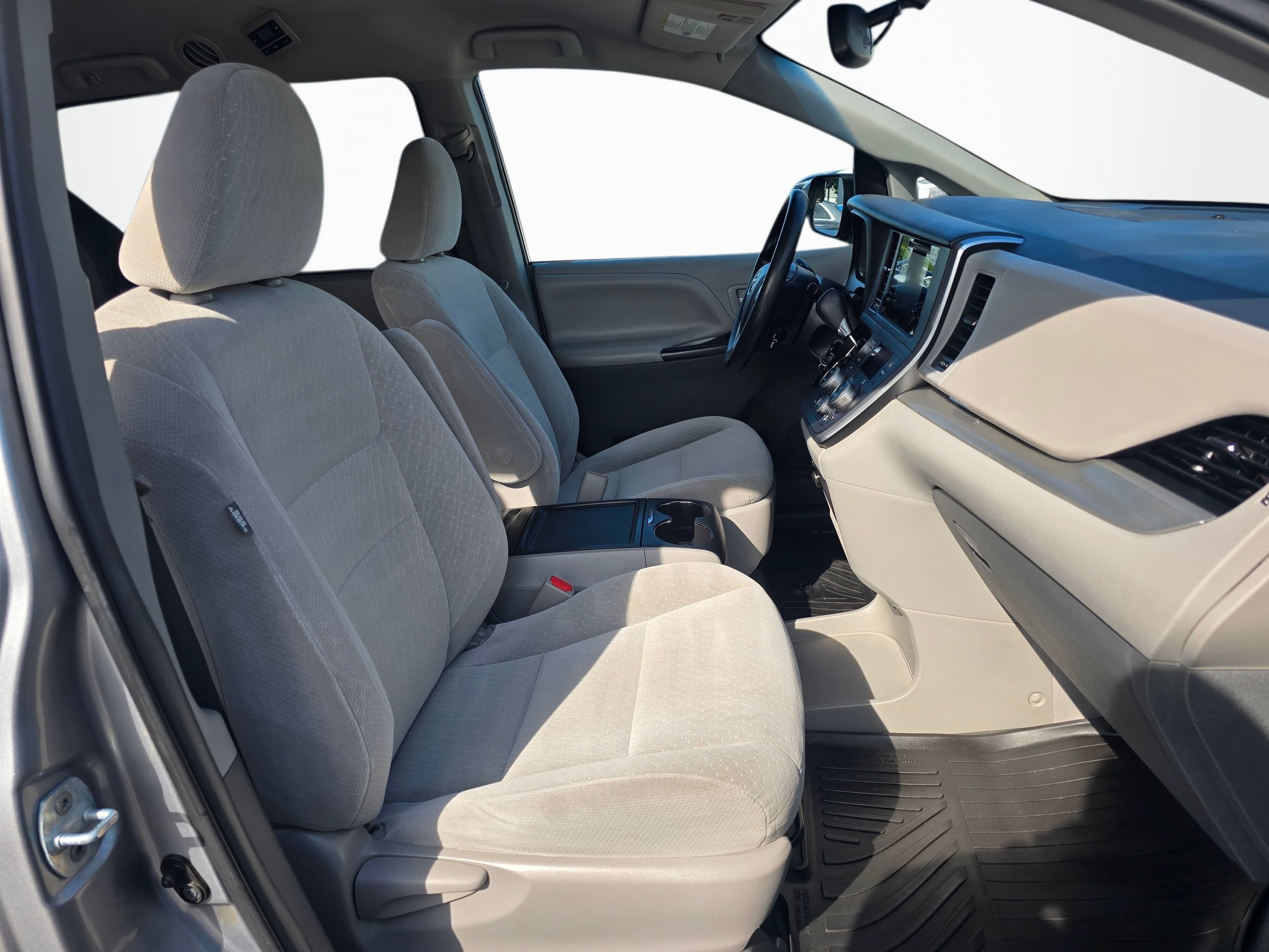 Used 2017 Toyota Sienna LE FWD image 23