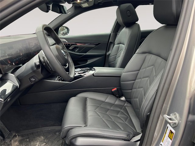 Certified 2025 BMW 540i xDrive w/ Executive Package image 9