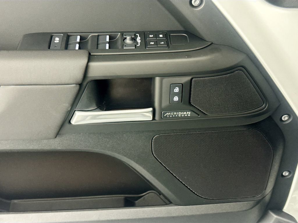 New 2026 Land Rover Defender 130 X-Dynamic SE AWD/4WD image 17