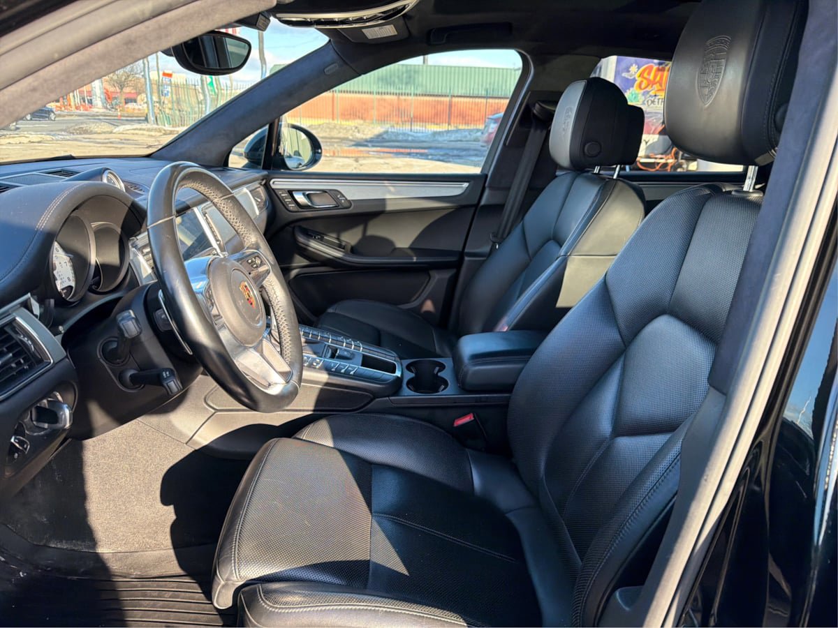 Used 2017 Porsche Macan Turbo image 10