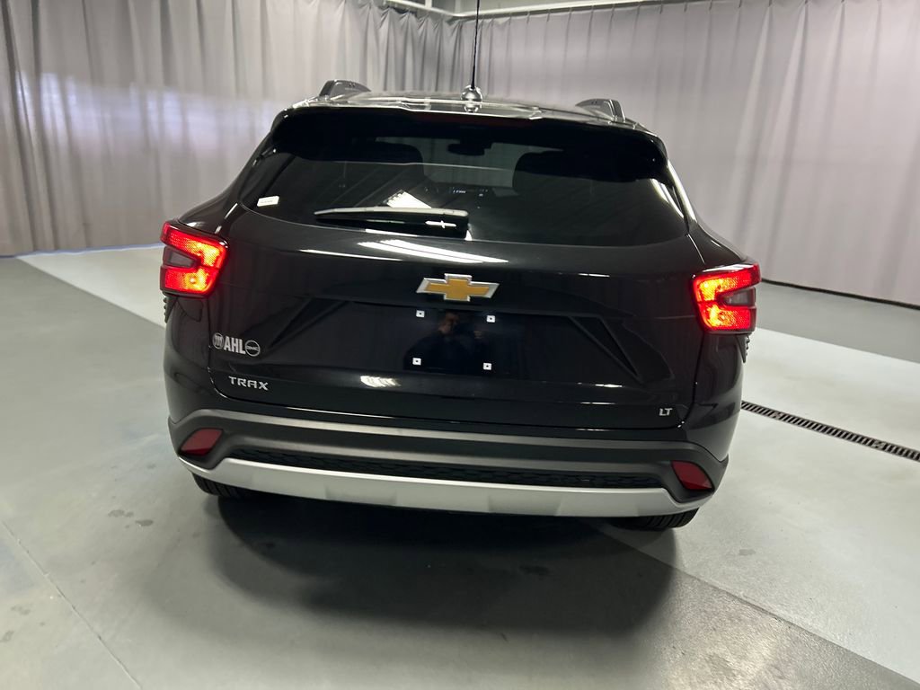 Used 2025 Chevrolet Trax LT w/ LT Convenience Package FWD image 6