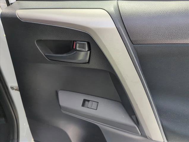 Used 2017 Toyota RAV4 LE image 27