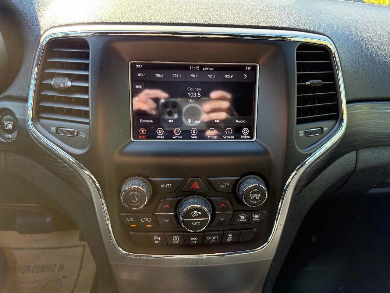 Used 2019 Jeep Grand Cherokee Laredo image 23