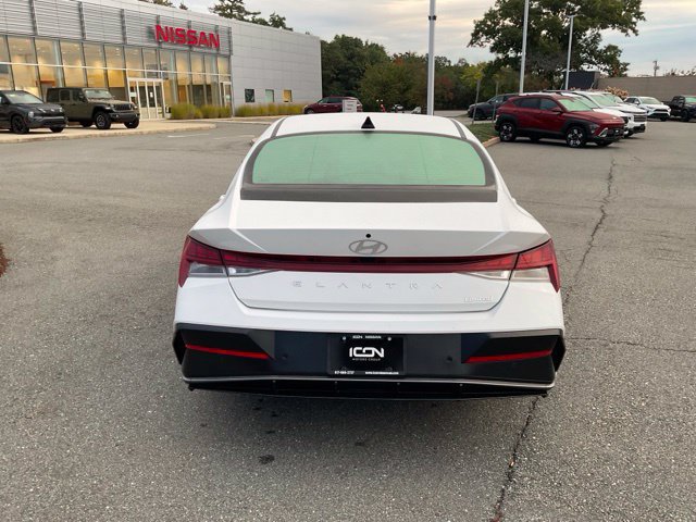 Used 2024 Hyundai Elantra Limited FWD image 5