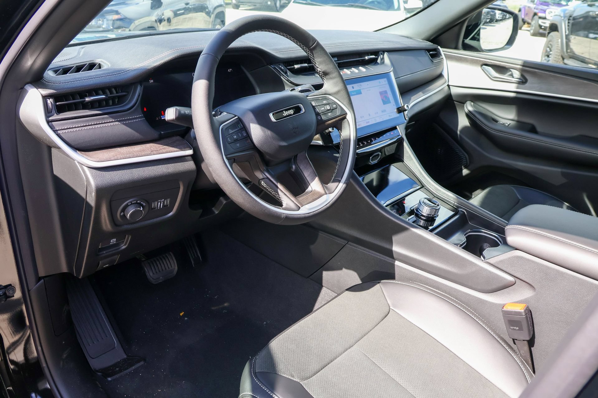 New 2026 Jeep Grand Cherokee Altitude AWD/4WD image 3