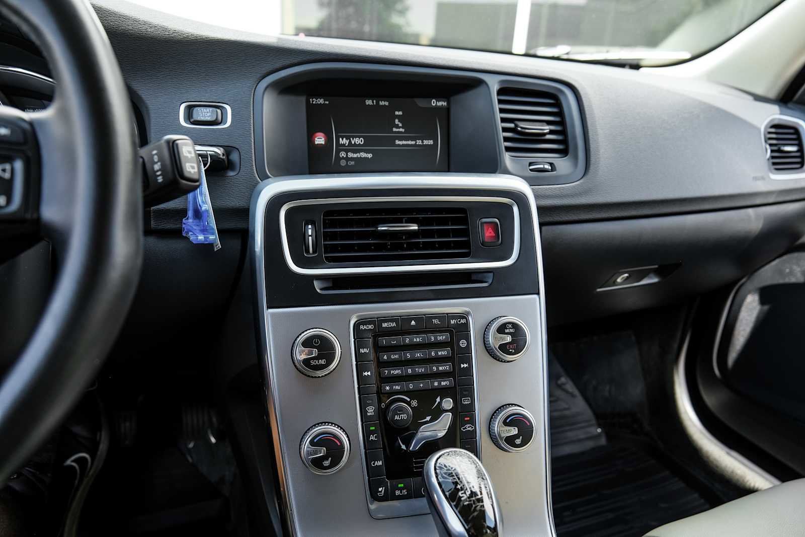 Used 2017 Volvo V60 T5 Premier w/ Convenience Package image 27