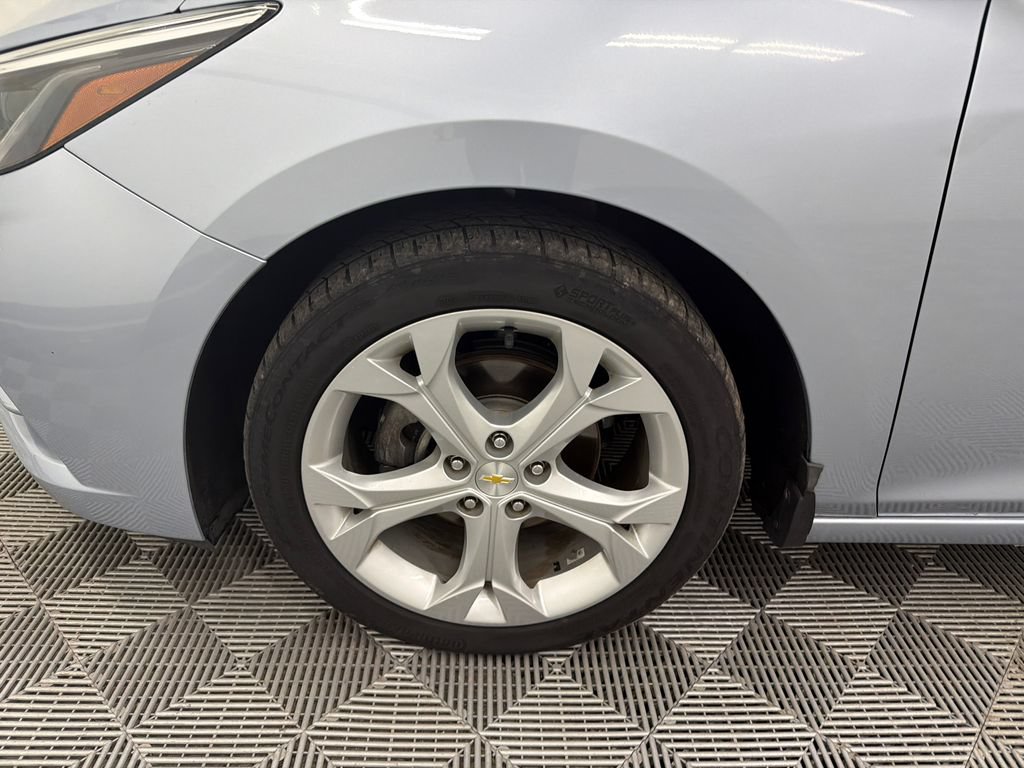 Used 2017 Chevrolet Cruze Premier FWD image 13