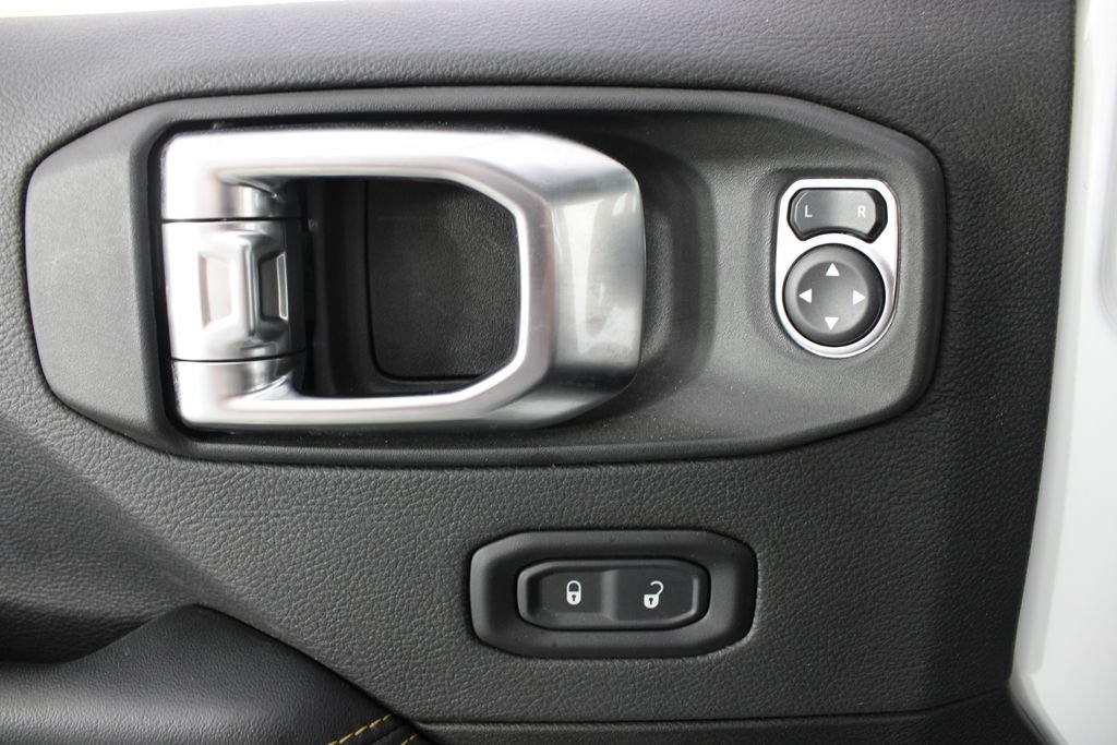 Used 2025 Jeep Wrangler Unlimited Sahara w/ Safety Group AWD/4WD image 14