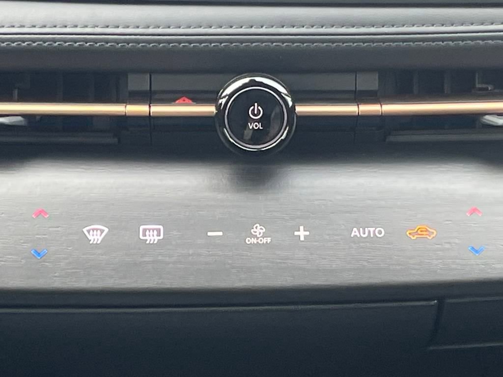 New 2025 Nissan Ariya AWD image 30