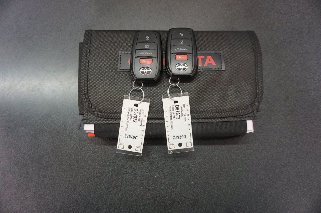 Used 2025 Toyota Tundra Platinum AWD/4WD image 16