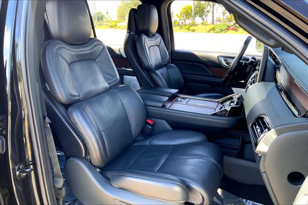 Used 2023 Lincoln Navigator Reserve image 9