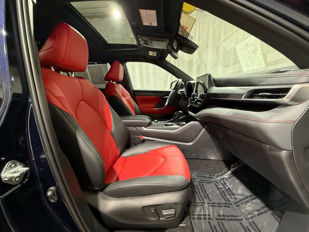 Certified 2025 Toyota Highlander XSE image 22