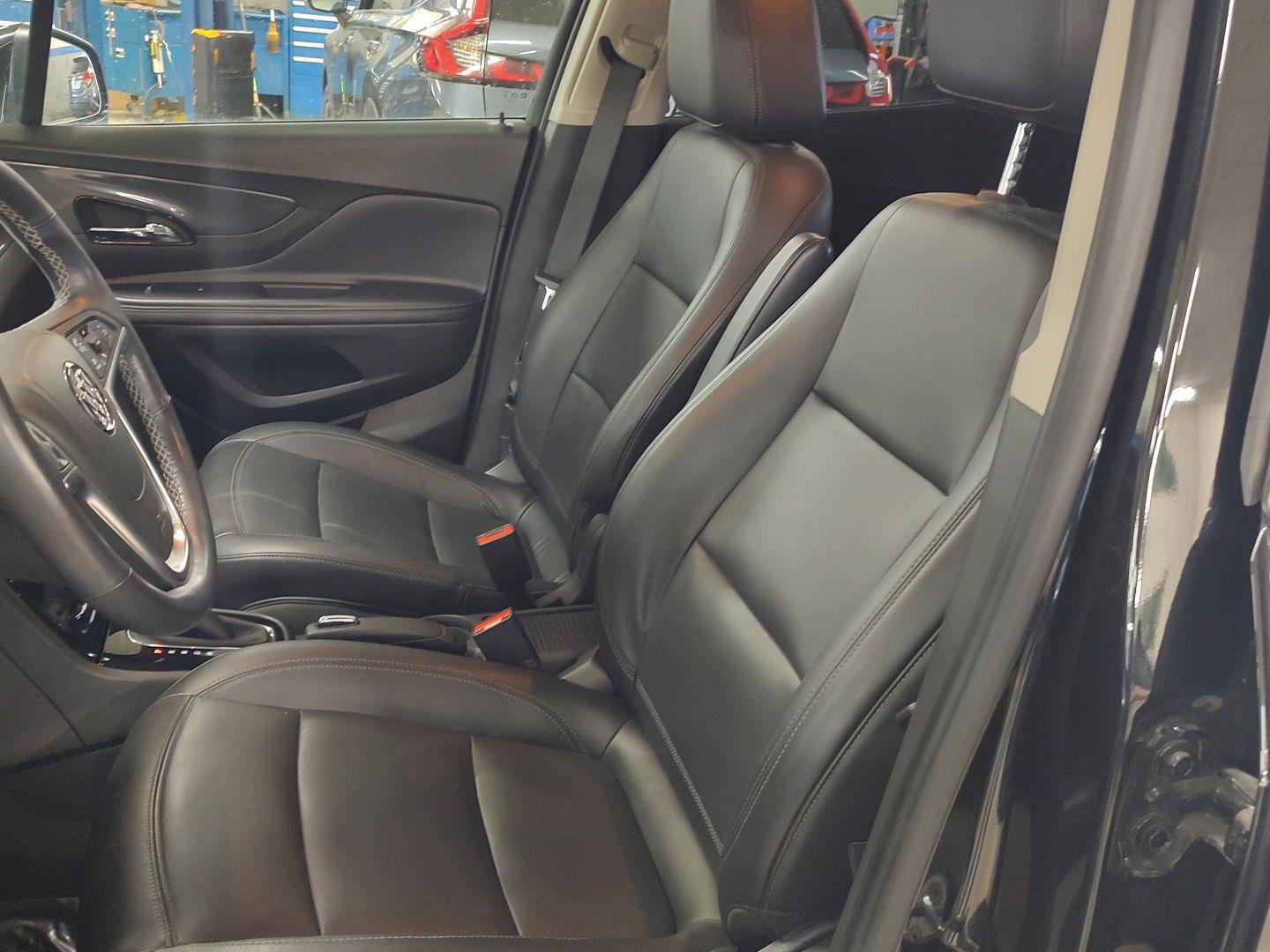 Used 2019 Buick Encore Essence image 2