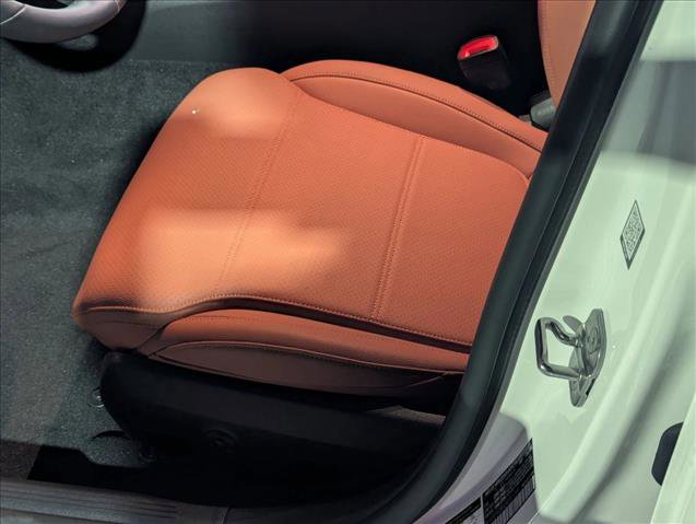 Used 2025 Mercedes-Benz C 300 Sedan image 4