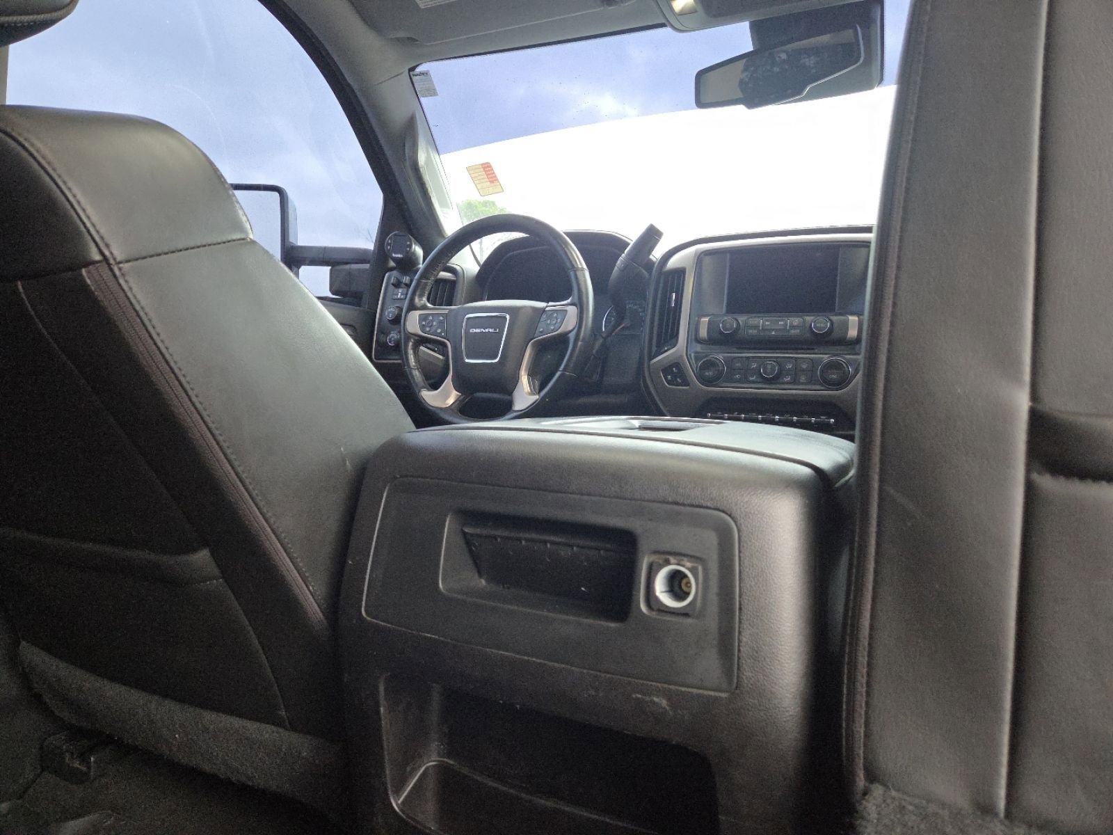 Used 2018 GMC Sierra 2500 Denali w/ Duramax Plus Package image 26