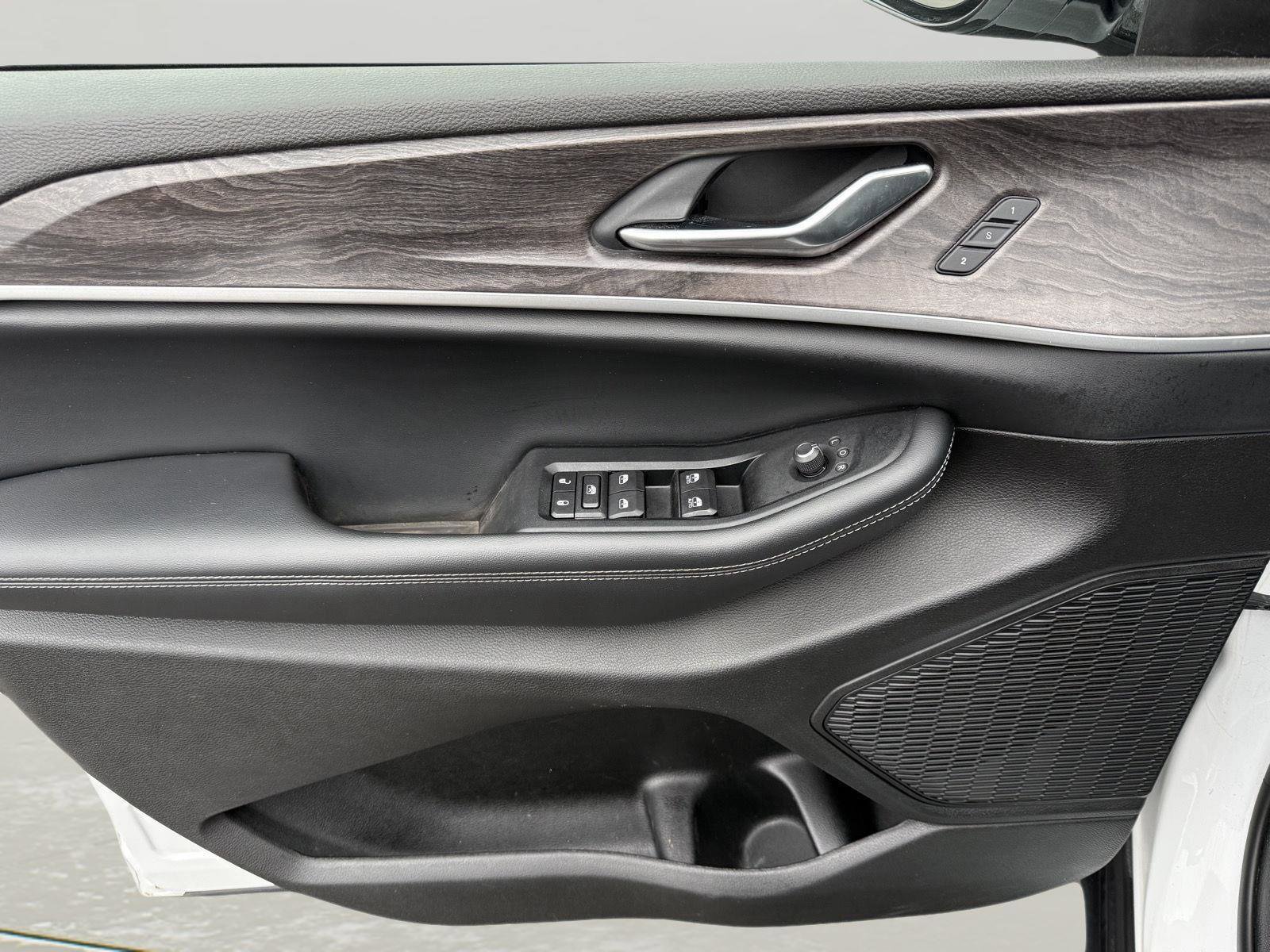 Used 2023 Jeep Grand Cherokee L Limited w/ Trailer Tow Group (B) image 9