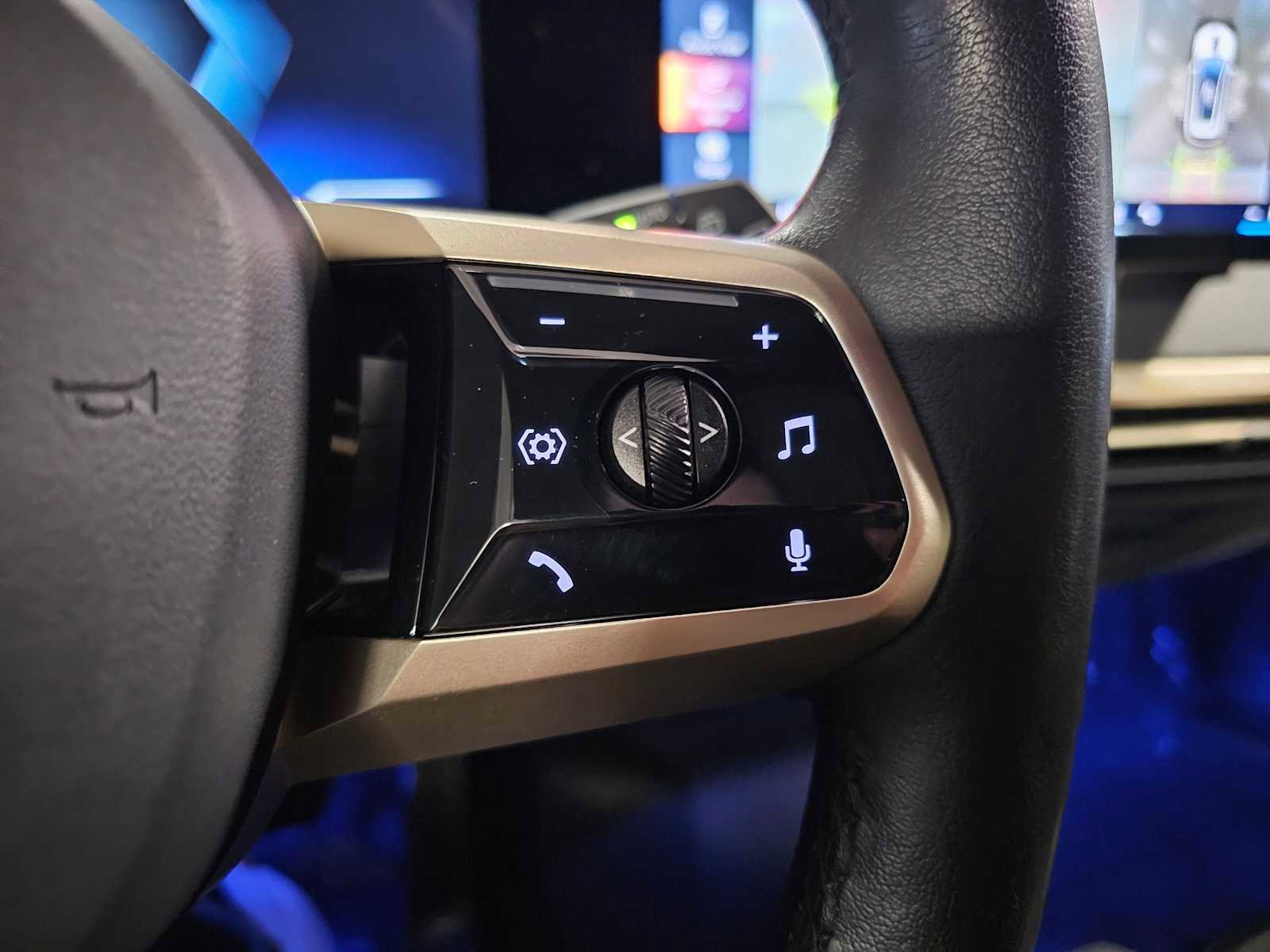 Used 2024 BMW iX xDrive50 w/ Premium Package image 19