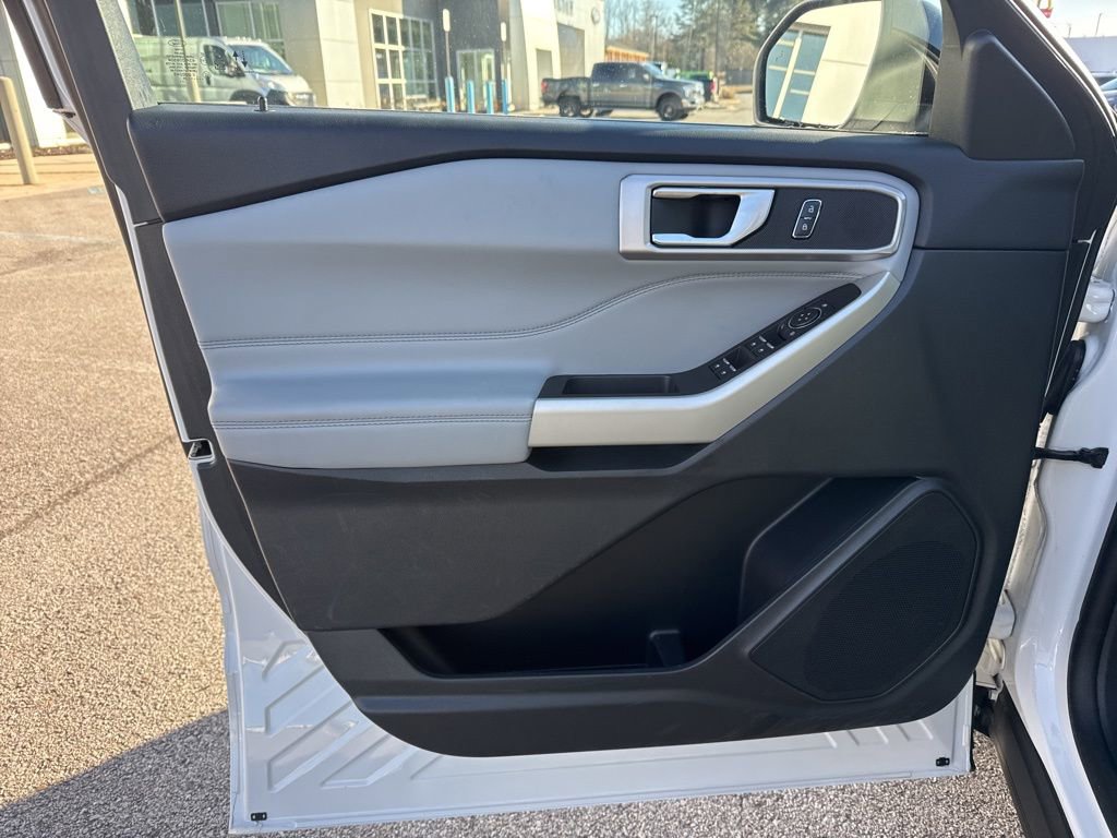 Used 2024 Ford Explorer XLT w/ Equipment Group 202A image 11