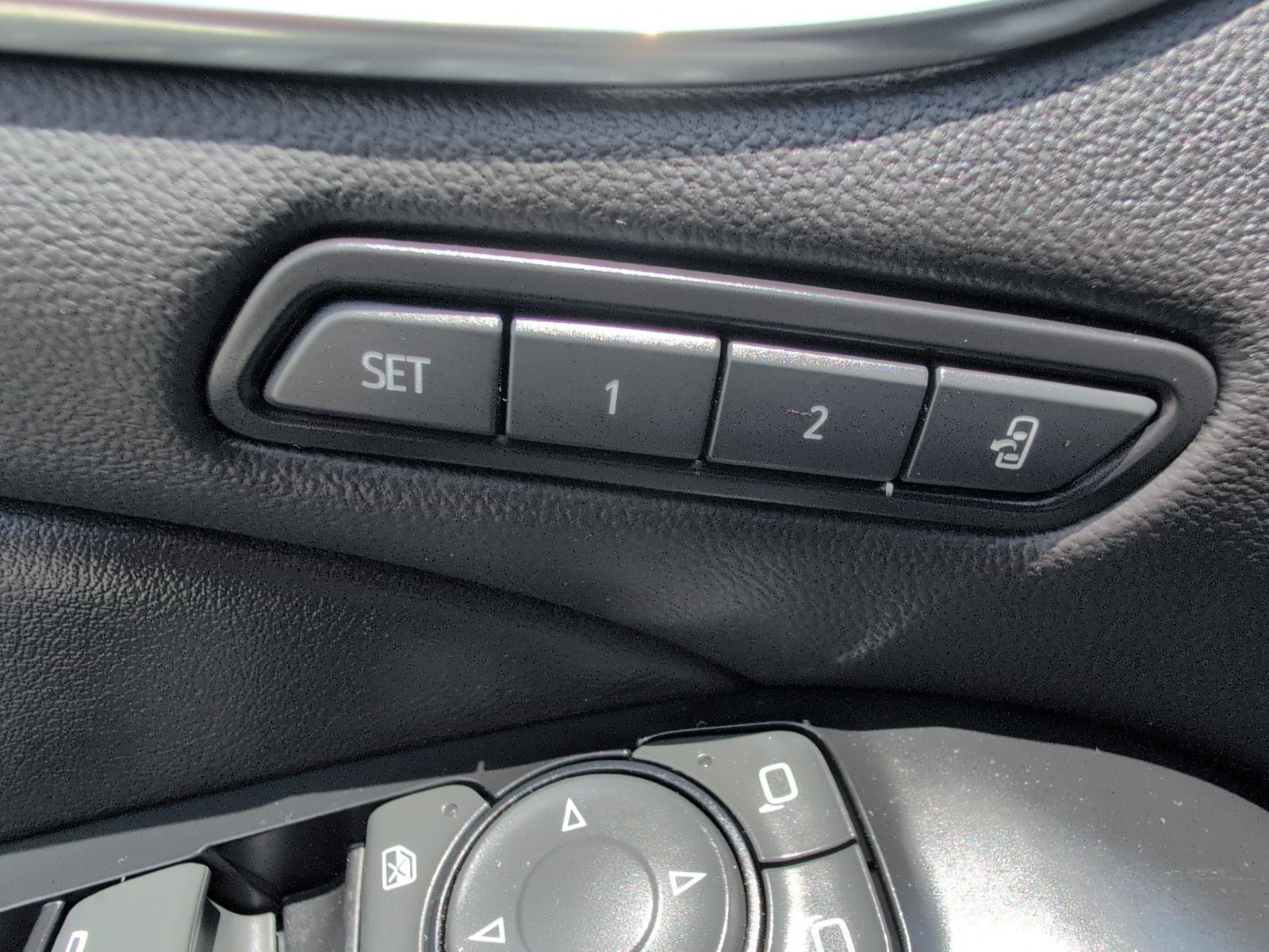 Used 2023 Buick Enclave Avenir w/ Trailering Package, 5000 lbs. FWD image 25