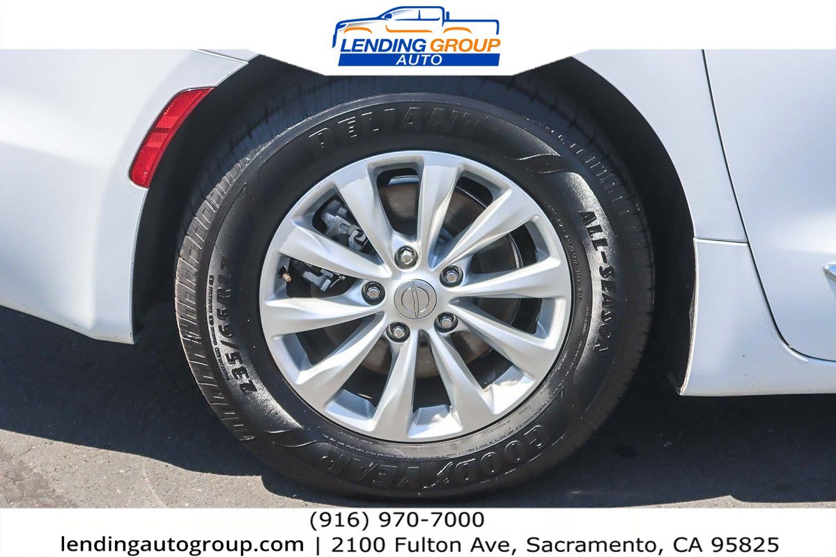 Used 2018 Chrysler Pacifica Touring-L Plus image 10