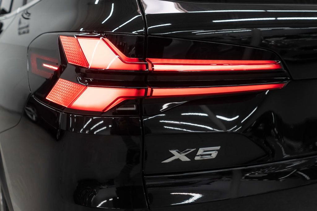 Used 2024 BMW X5 xDrive40i w/ Premium Package image 52