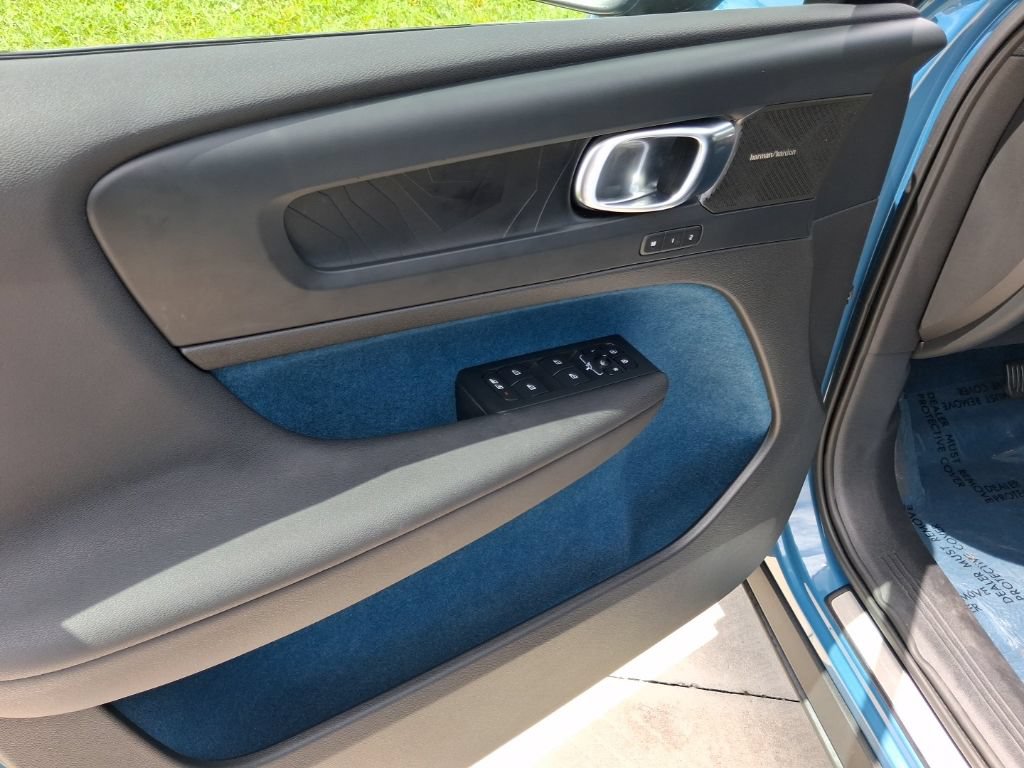 Used 2023 Volvo C40 P8 Recharge Ultimate AWD/4WD image 15