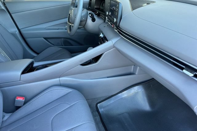 Certified 2025 Hyundai Elantra Hybrid FWD image 18