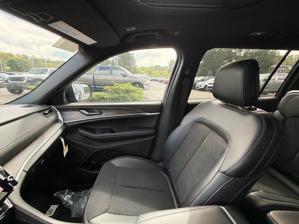 New 2026 Jeep Grand Cherokee L 4WD image 31