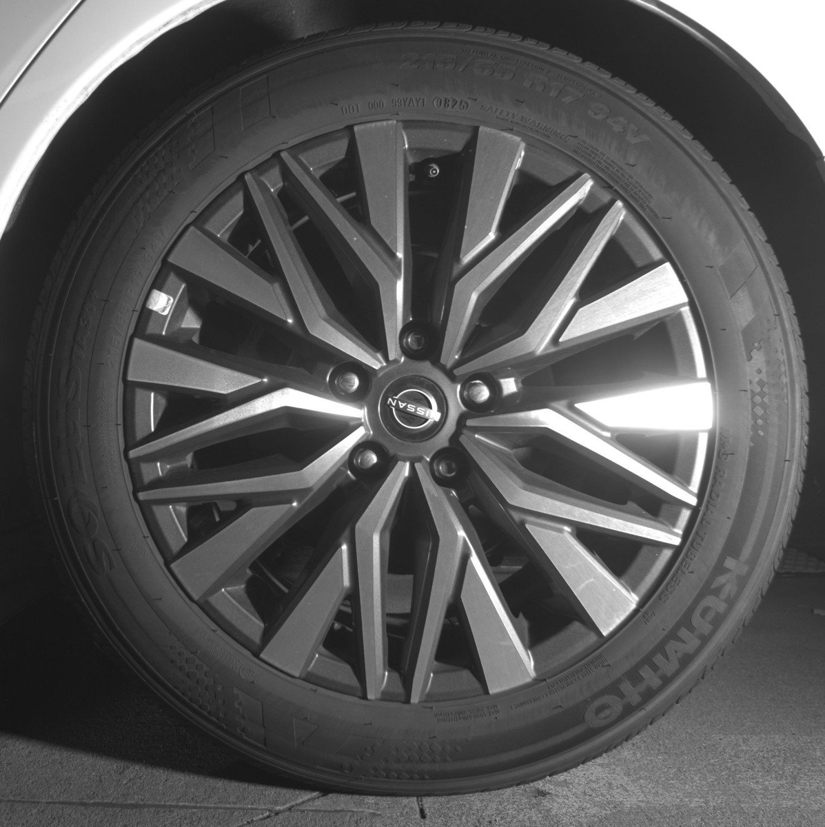 Used 2025 Nissan Altima 2.5 SV FWD image 14
