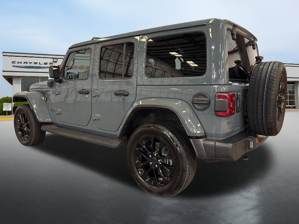 Used 2025 Jeep Wrangler Unlimited Sahara image 3