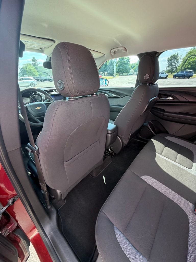 Used 2022 Chevrolet TrailBlazer LT w/ Convenience Package FWD image 12