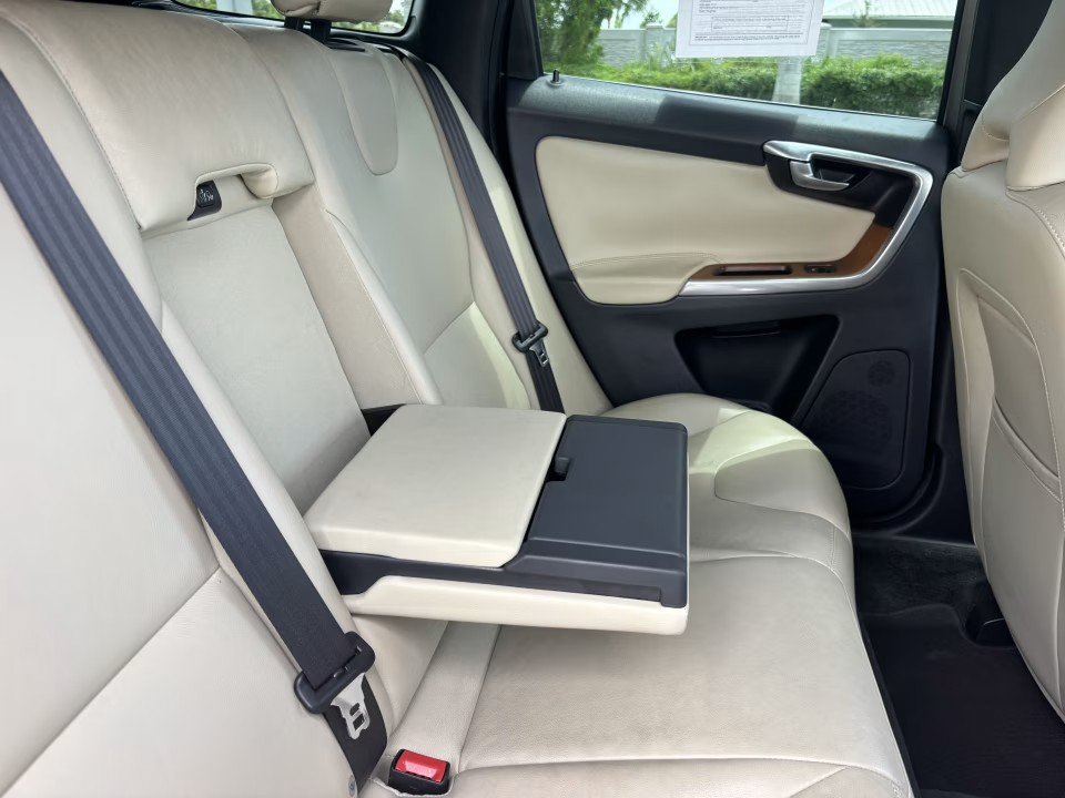 Used 2015 Volvo XC60 T5 Platinum FWD image 28