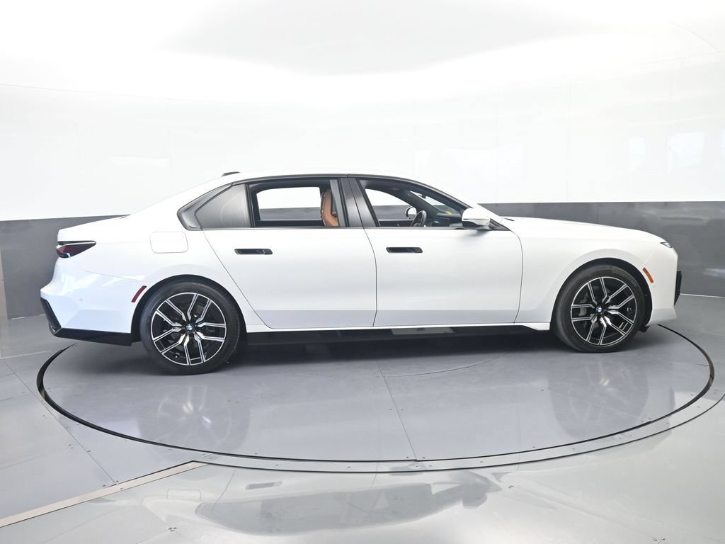Used 2025 BMW 740i xDrive AWD/4WD image 7