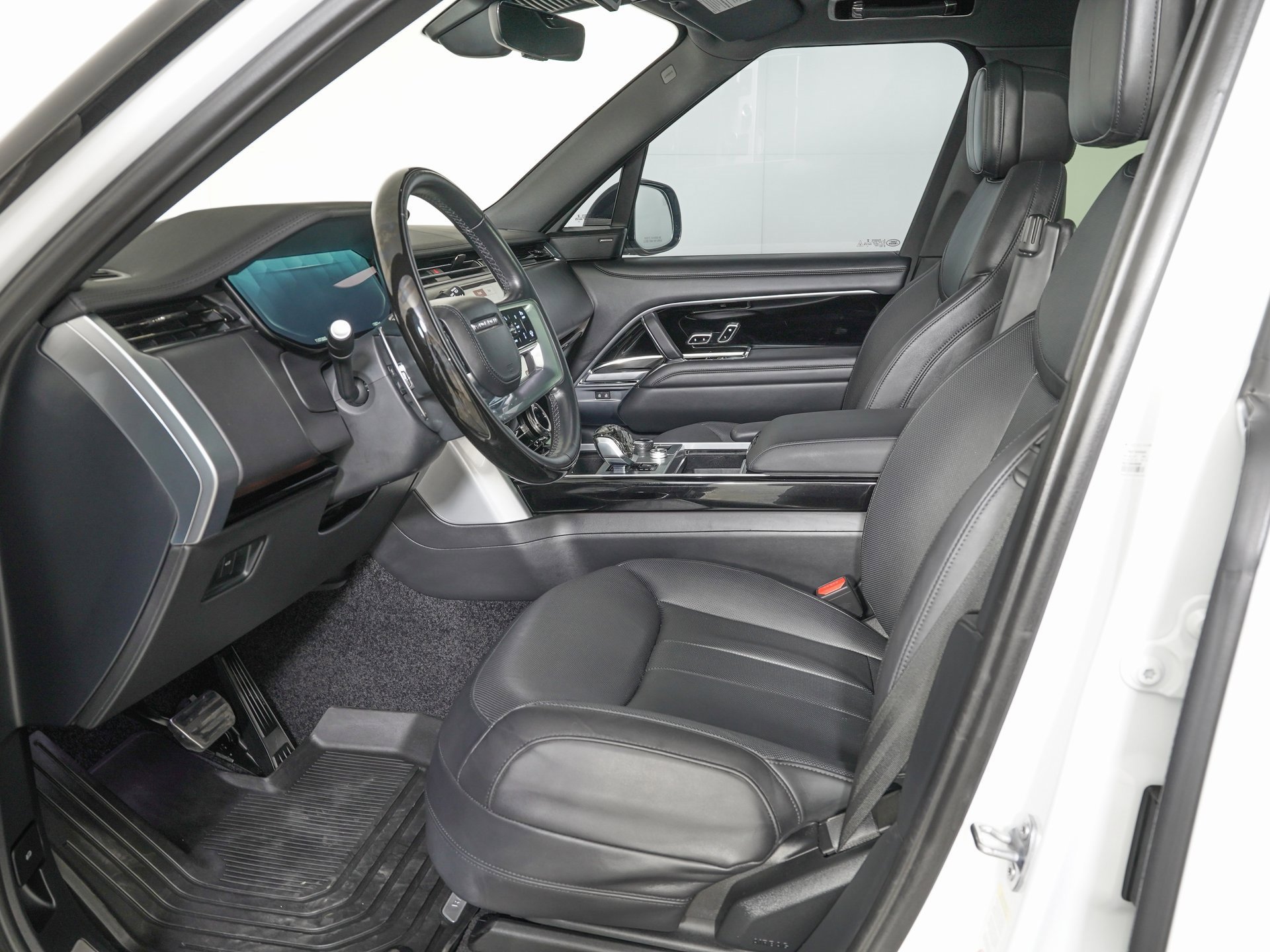 Used 2023 Land Rover Range Rover SE image 14