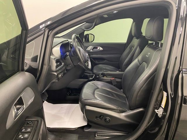 Used 2019 Chrysler Pacifica Touring-L Plus w/ S Appearance Package image 9