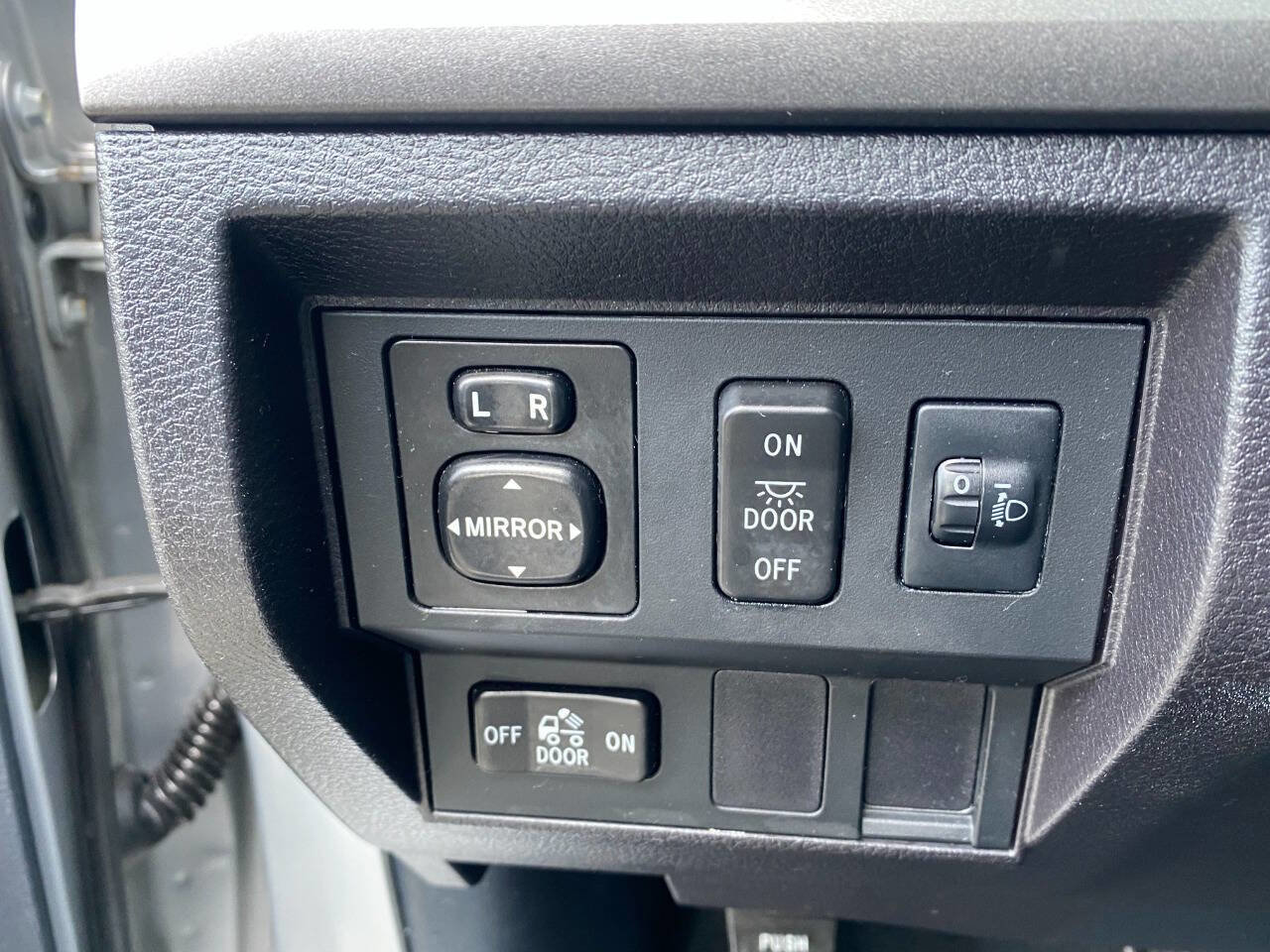 Used 2014 Toyota Tundra SR5 w/ SR5 Upgrade Package image 20