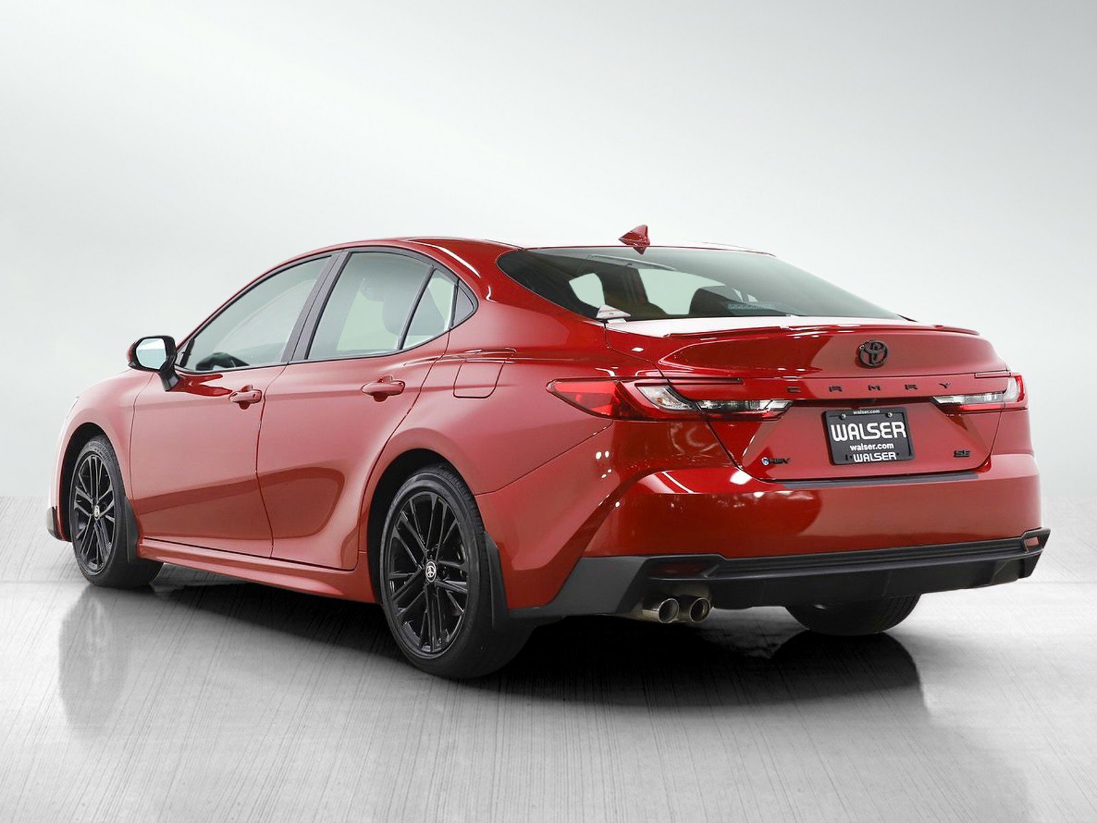 Used 2025 Toyota Camry SE w/ Convenience Package FWD image 3