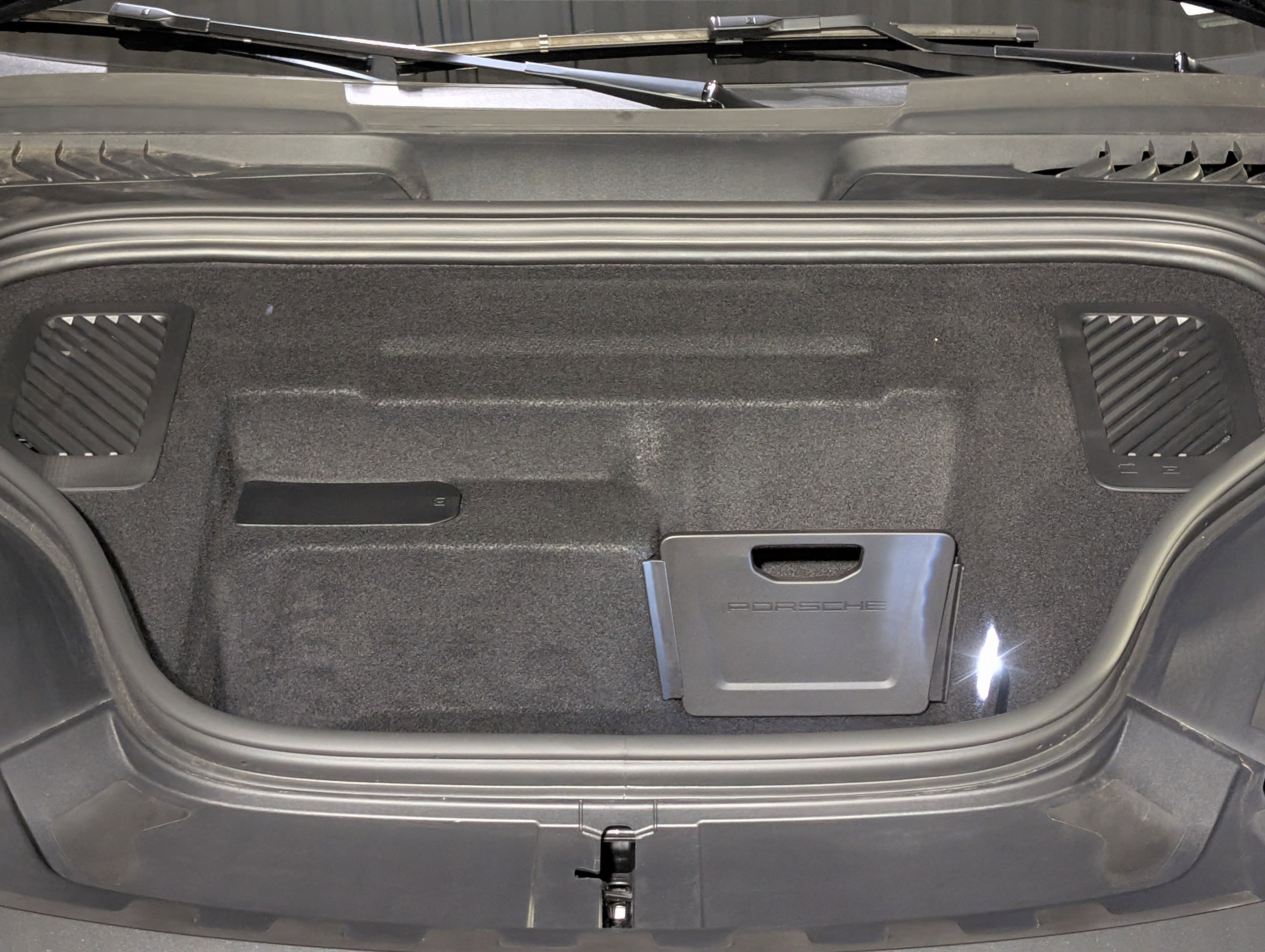 Certified 2025 Porsche Macan Electric image 24