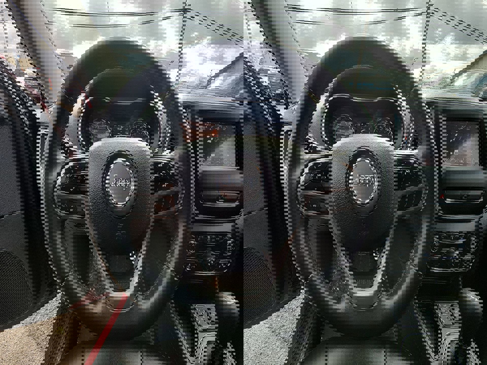 Certified 2019 Jeep Cherokee Latitude Plus image 11