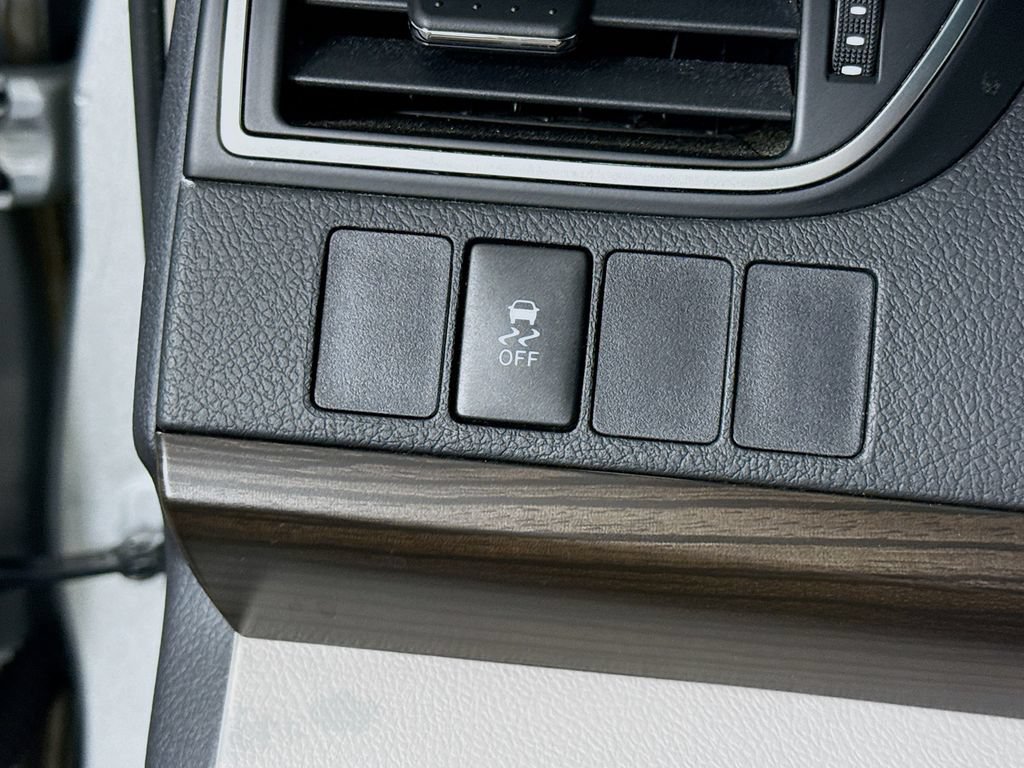 Used 2015 Toyota Camry LE FWD image 17