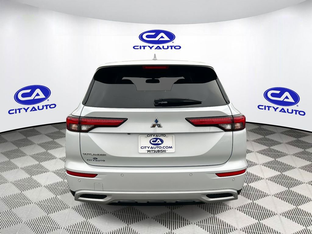 Used 2024 Mitsubishi Outlander SE image 5